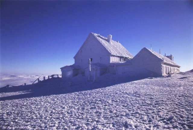 Česká bouda na vrcholu Sněžky